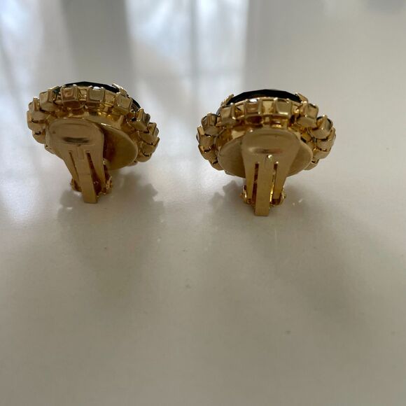 Vintage Emerald Clip On Earrings - Picture 6 of 9